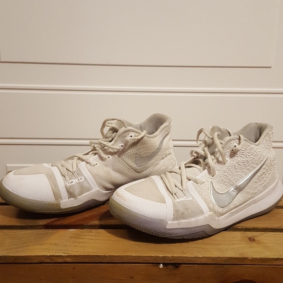 Kyrie III - Picture 2 of 5